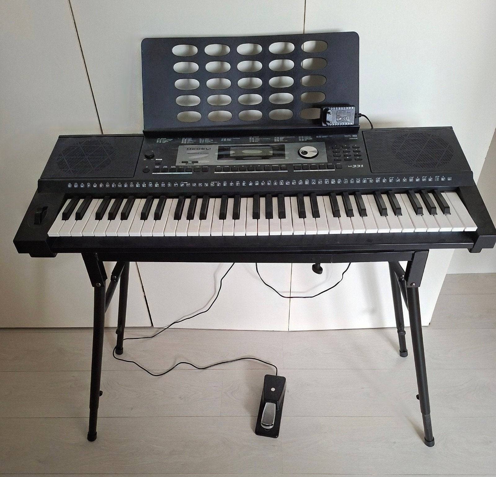 Medeli M331 Professioneel Keyboard - Zo goed als nieuw, Muziek en Instrumenten, Ophalen, 61 toetsen, Medeli, Aanslaggevoelig
