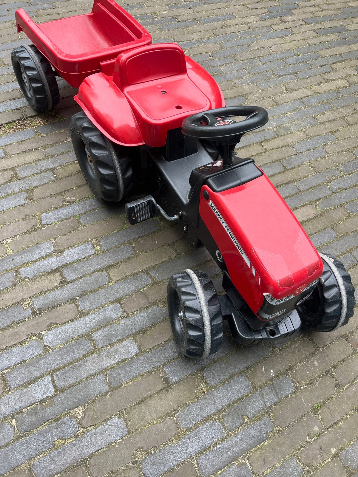 Massey Ferguson traptractor met aanhanger (2,5-5 jaar), Ophalen of Verzenden, Gebruikt