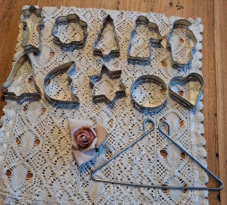 10 KERST uitsteekvormpjes met hanger, Gebruikt, -, -, Ophalen of Verzenden