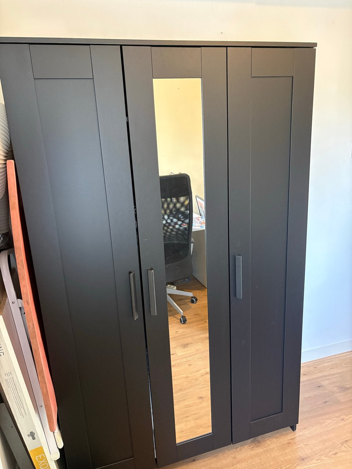 Ikea Hemnes kledingkast en Expedit boekenkast