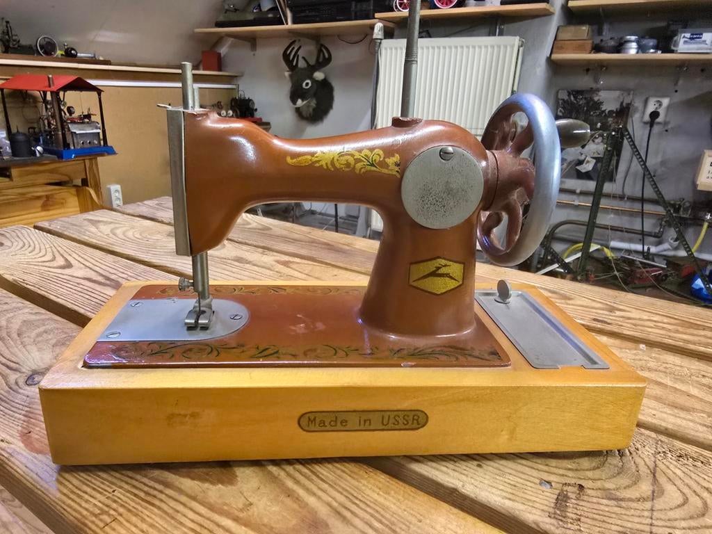 Vintage Mini Reis Naaimachine uit de USSR - Werkend, Ophalen of Verzenden