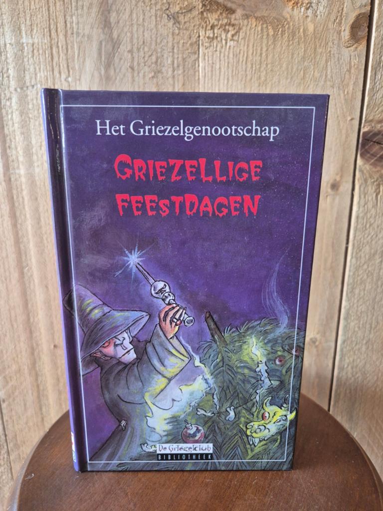Griezelige Feestdagen - Het Griezelgenootschap, Ophalen of Verzenden, Gelezen, Het Griezelgenootschap