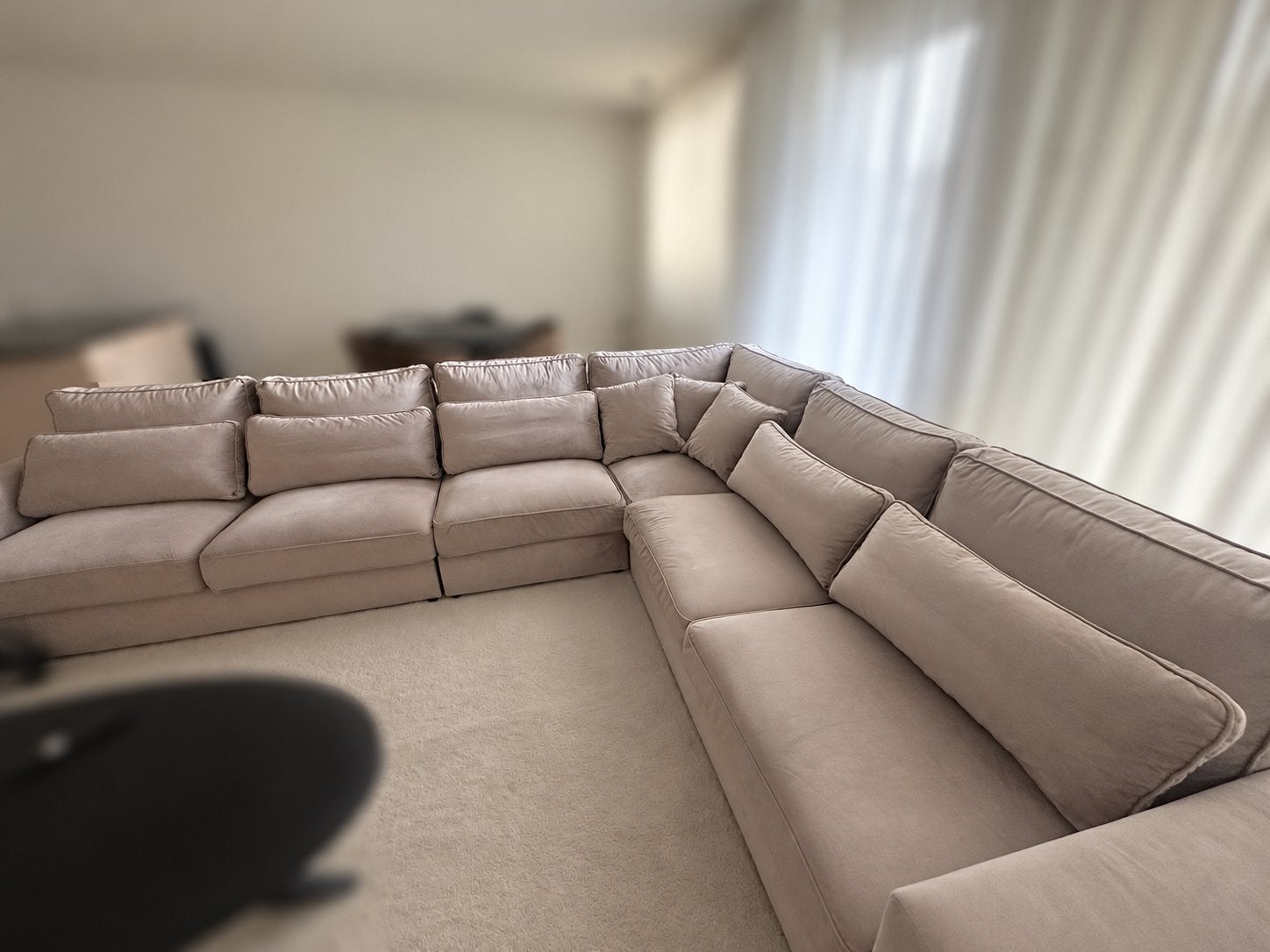Ruime beige/taupe hoekbank – slechts paar maanden oud, Huis en Inrichting, Ophalen, Zo goed als nieuw