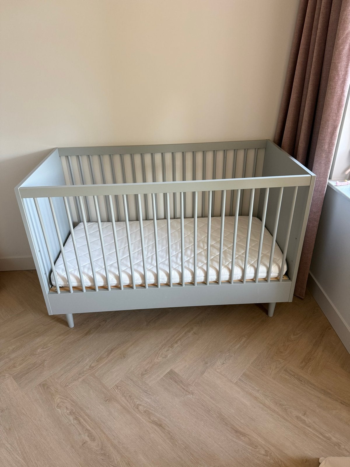 Doorgroei ledikant Petite Amelie 70x140 incl. matras, Kinderen en Baby's, Kinderkamer | Bedden, Ophalen, 70 tot 85 cm, Zo goed als nieuw
