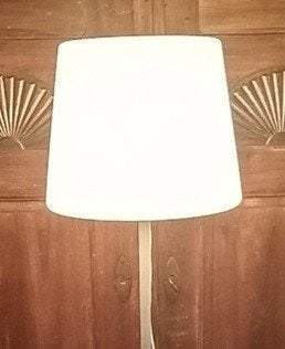 Aparte design vloerlamp met een ronde witte kunststof kap, Ophalen, Design, E27 (groot), Zo goed als nieuw