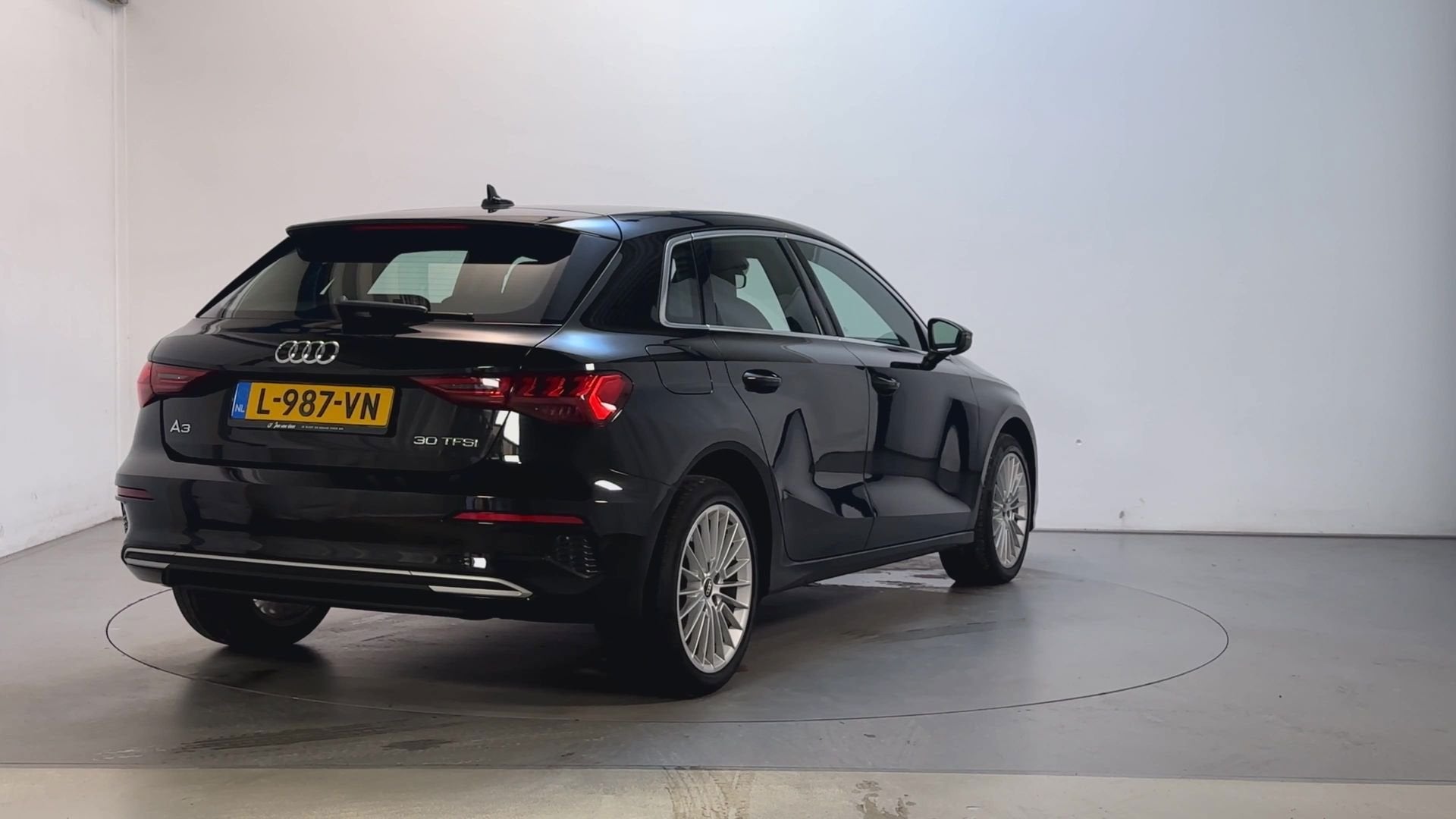Audi A3 Sportback 30 TFSI Advanced Edition Navigatie Parkeer, Dealer onderhouden, Stof, Gebruikt, Origineel Nederlands