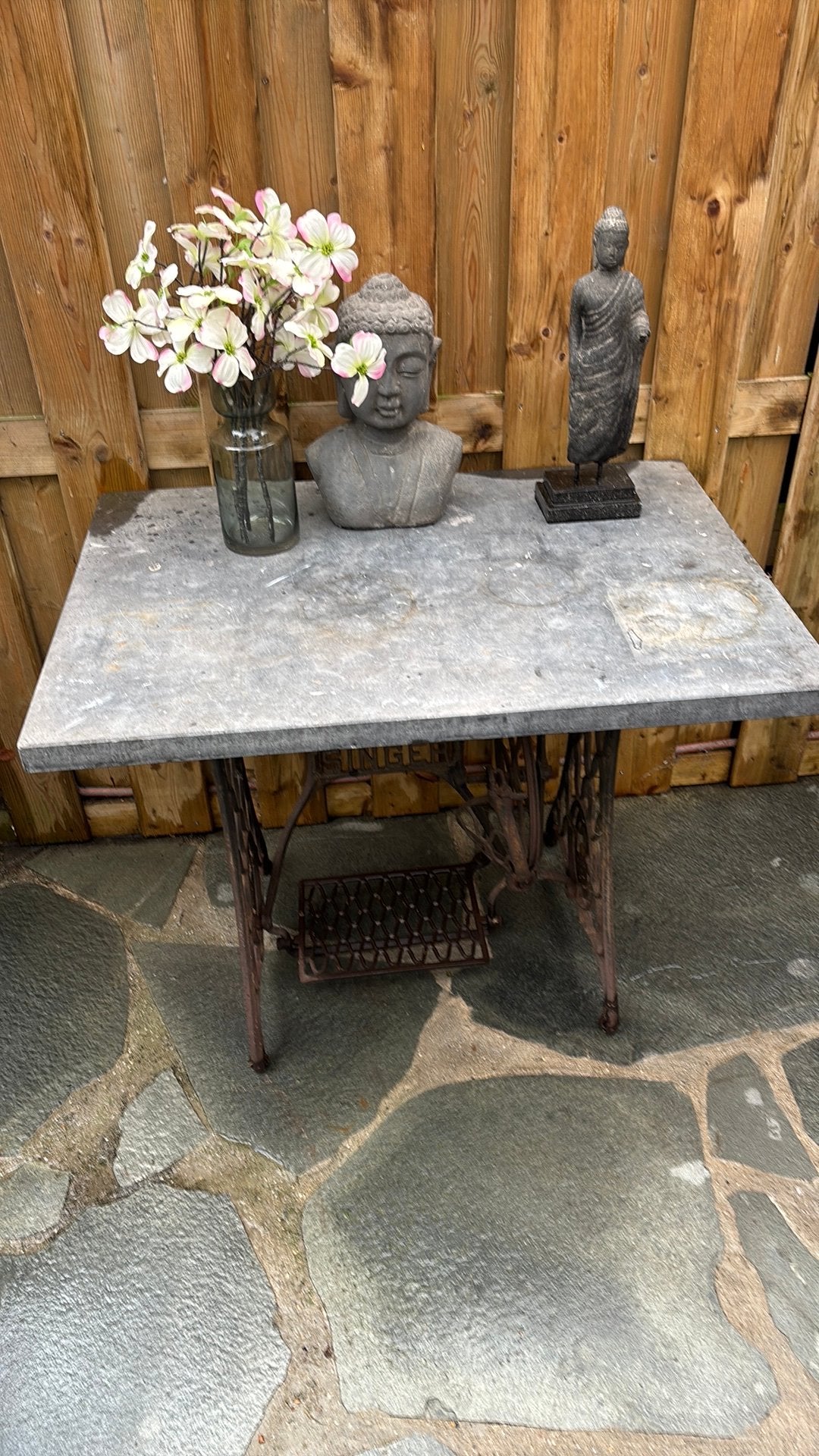 Tuintafel met marmer blad op singer naaimachine onderstel, Ophalen, Gebruikt, Rechthoekig