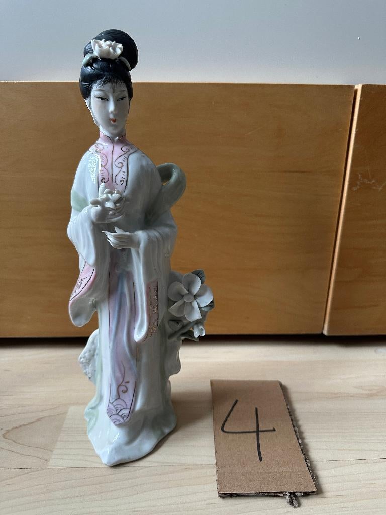 Porseleinbeeld van een Chinese vrouw, Verzenden