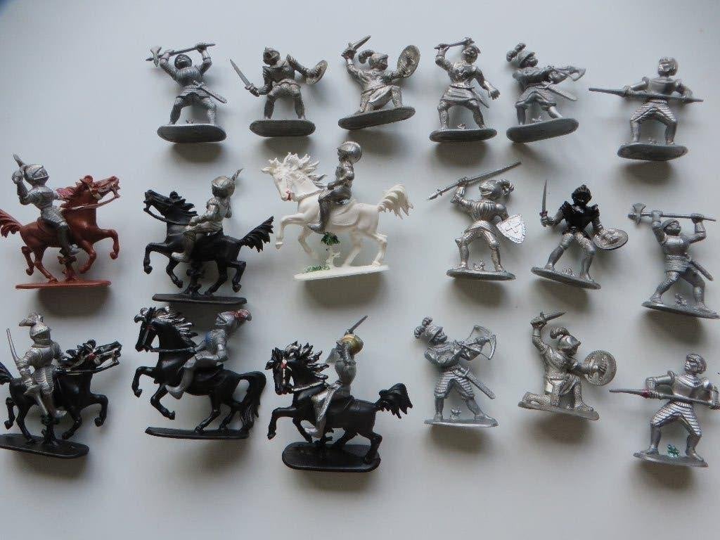 Set ridder-figuren (Jean Hoeffler), Verzenden, Gebruikt