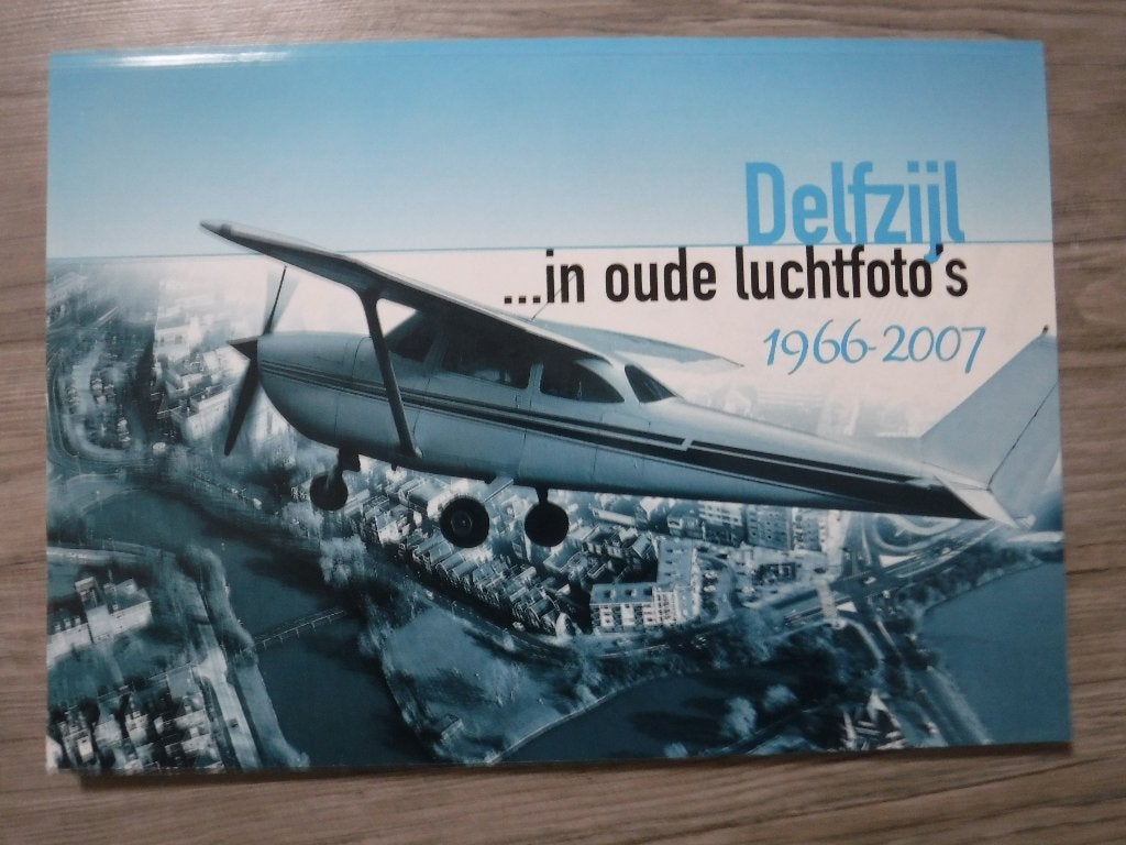 Delfzijl in oude luchtfoto s 1951-2006, 19e eeuw, Wolters B.V., Ophalen of Verzenden, Zo goed als nieuw