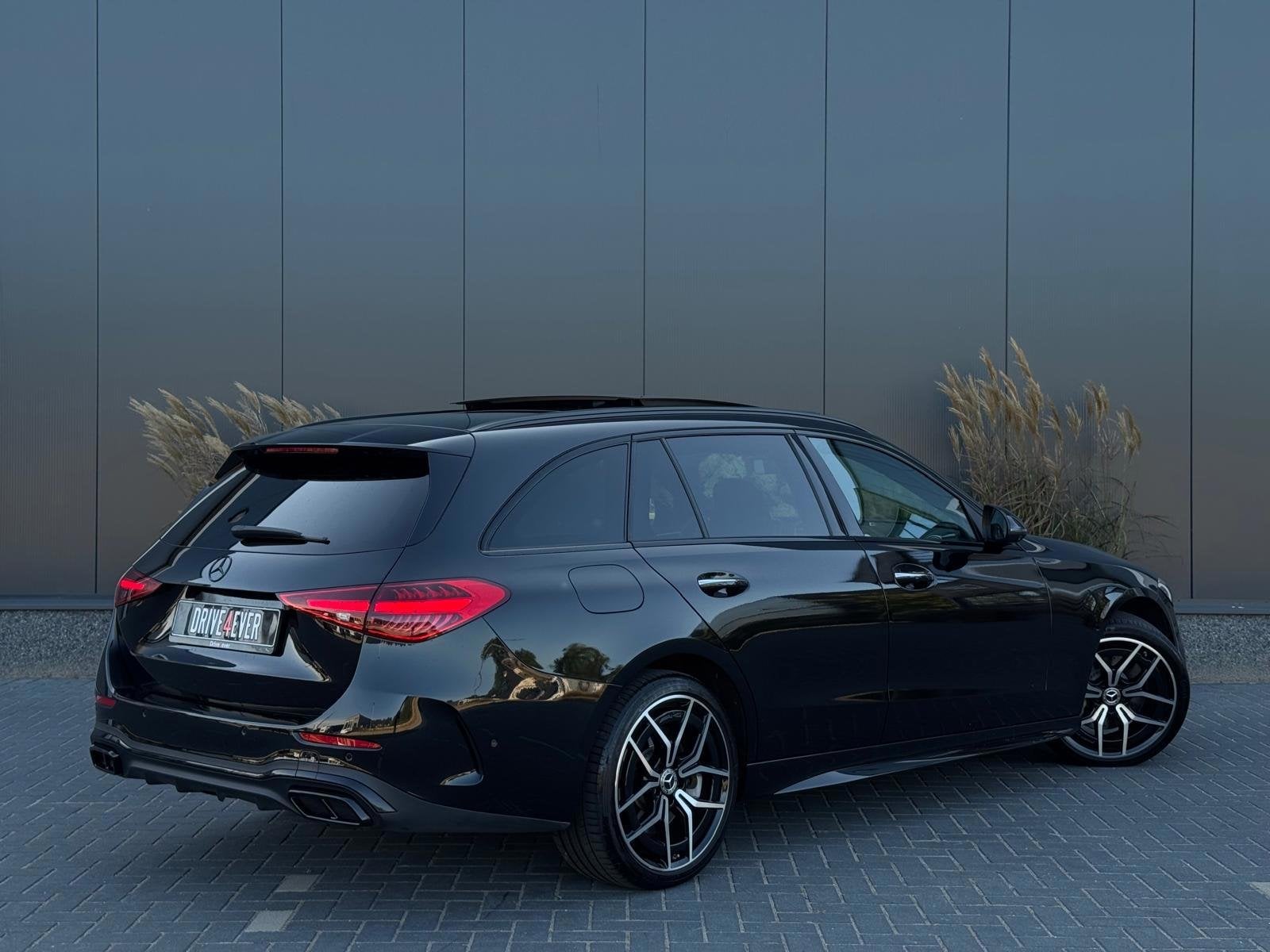 Mercedes-Benz C-klasse Estate 300 e | AMG | Pano | Trekhaak, Auto's, Automaat, Dealer onderhouden, Achterwielaandrijving, 4 cilinders