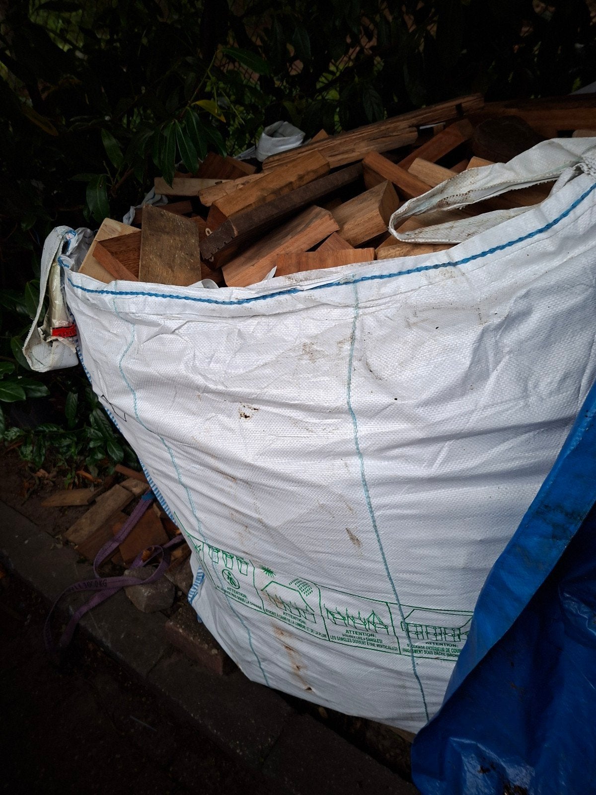 4 Bigbags met diverse hardhouten houtblokken en planken, Tuin en Terras, Haardhout, Minder dan 3 m³, Ophalen, Overige houtsoorten