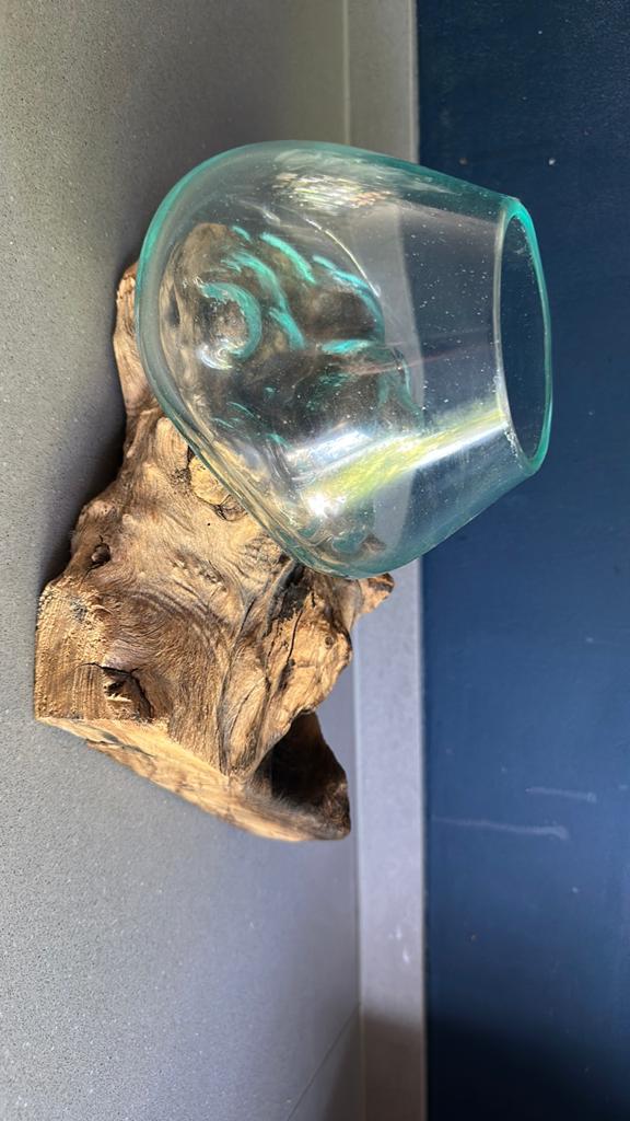 Glazen vaas op drijfhout - Uniek decoratiestuk, Ophalen of Verzenden, Zo goed als nieuw, Overige kleuren, Glas