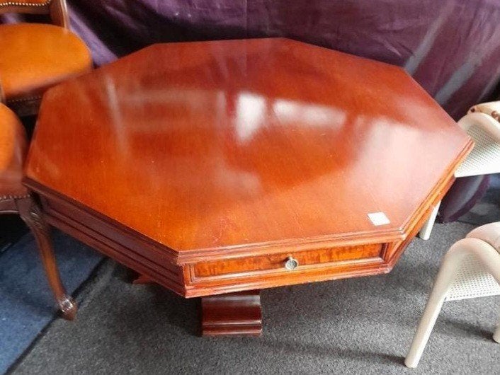 Noten 8 kantige salon tafel met lades, Ophalen