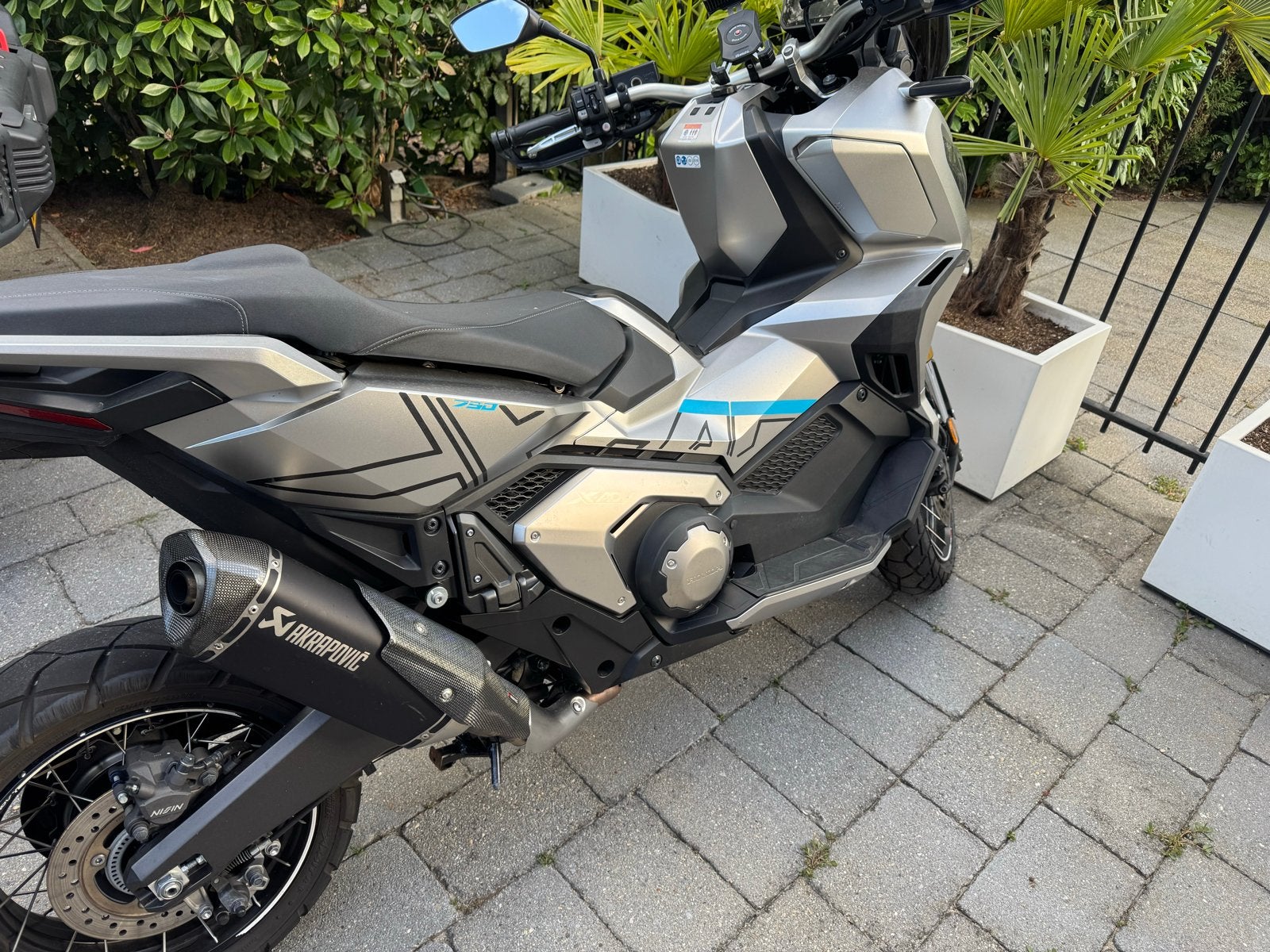 Honda X-ADV 750 uit 2022 - Sportieve Scooter met Akrapovic, Occasion, Particulier, Meer dan 35 kW, Minimaal motorrijbewijs A2