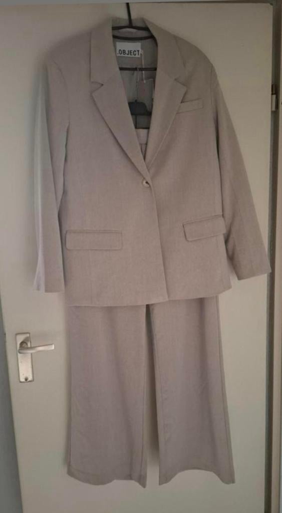 Nieuwe blazer met broek van Object (AANBIEDING), Kleding | Dames, Jasjes, Kostuums en Pakken, Ophalen, Kostuum of Pak, Beige, Nieuw