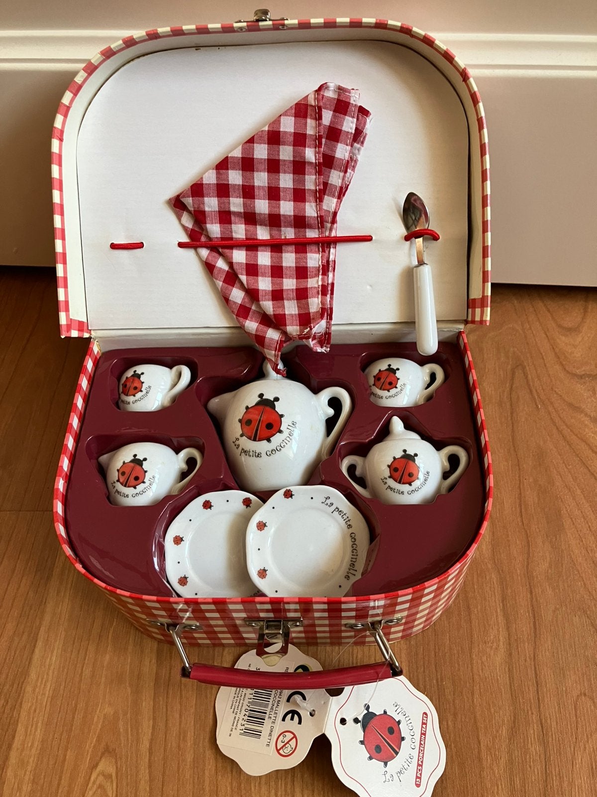 Theeservies La Petite Coccinelle, Fornuisje, dienblad, Ophalen of Verzenden, Zo goed als nieuw, Meisje