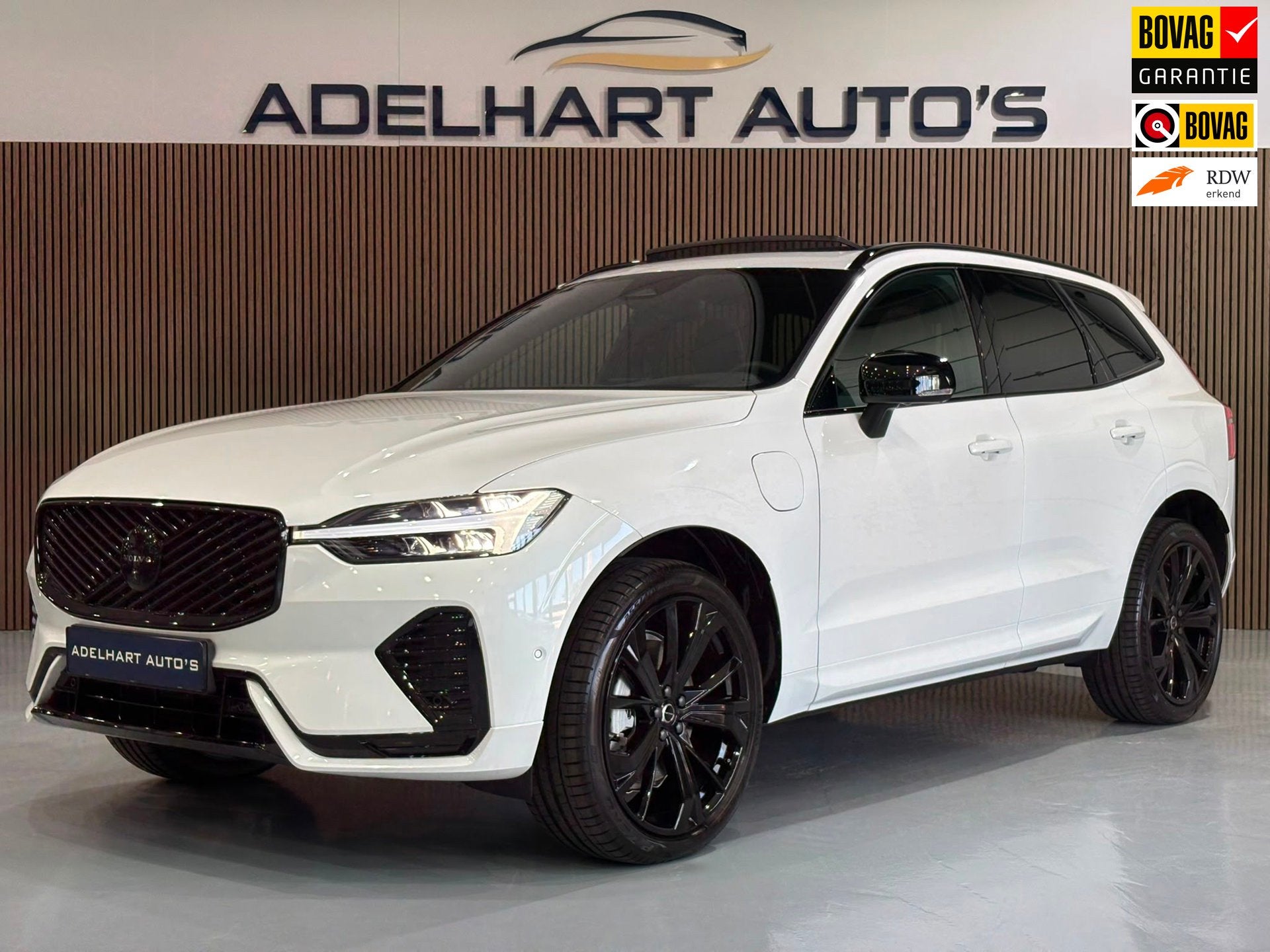 Volvo XC60 2.0 T8 Plug-in hybrid AWD Ultra Black Edition 455, Auto's, Automaat, Adaptive Cruise Control, Zwart, 4 cilinders