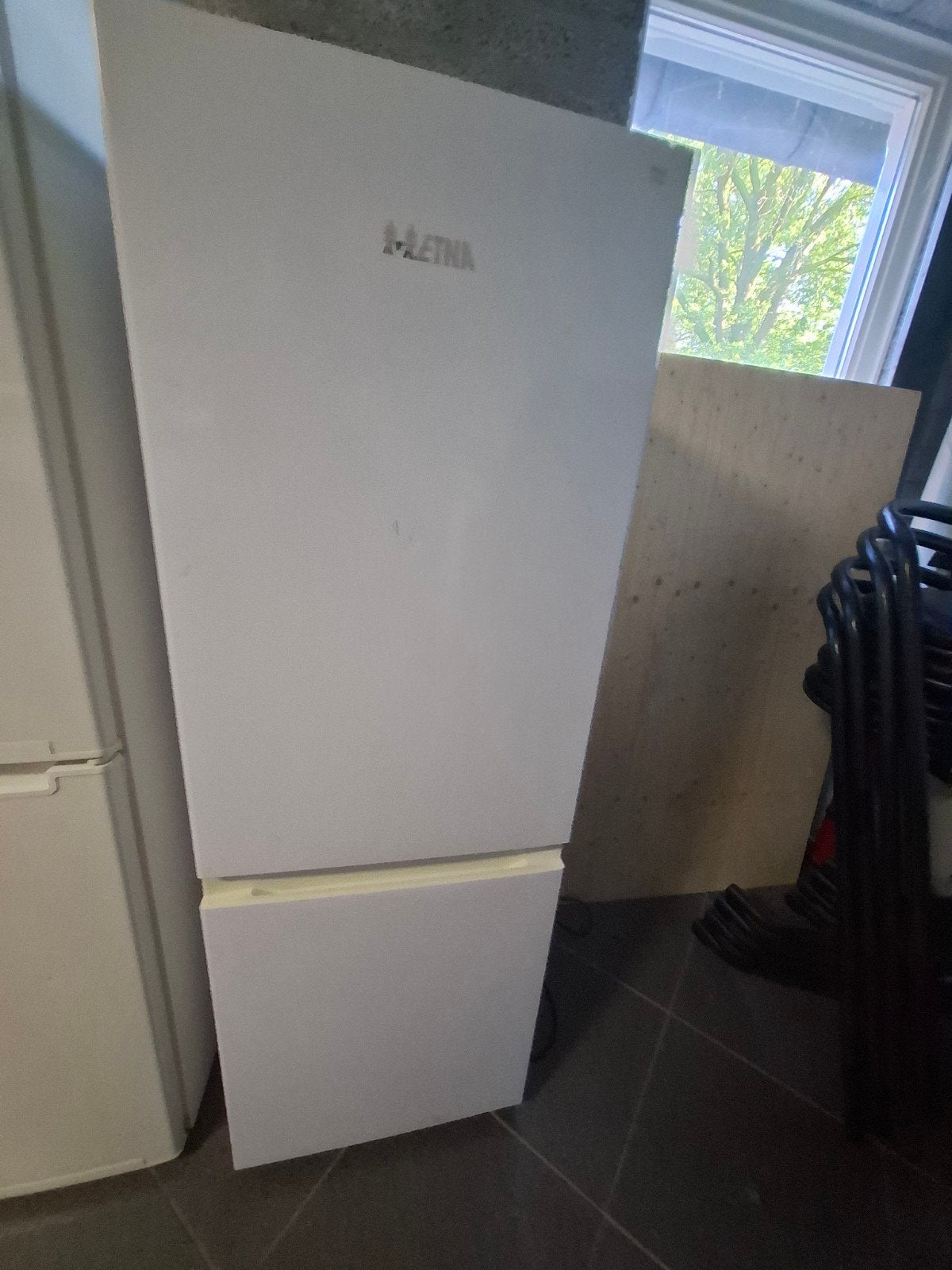 Etna Koelkast met vriesvak - 144x50x55 cm, Ophalen, 150 tot 200 liter, Gebruikt, Met aparte vriezer