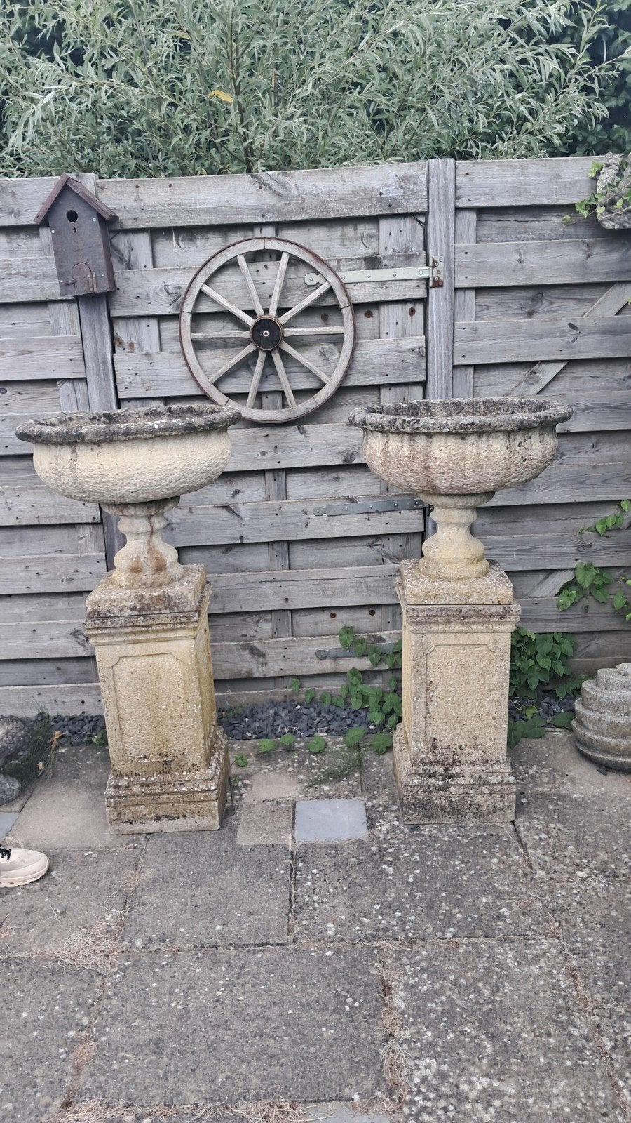 Prachtige set Engelse tuinurnen op sokkel Origineel Sandfort, Ophalen, Steen, Gebruikt, Minder dan 60 cm