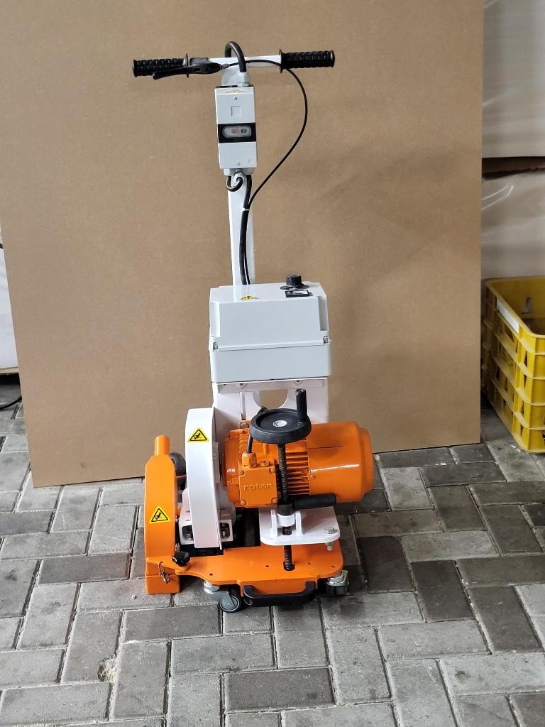 freesmachine vloerverwarming., Doe-het-zelf en Verbouw, Ophalen of Verzenden, Zo goed als nieuw, Elektrisch, Betonfrees