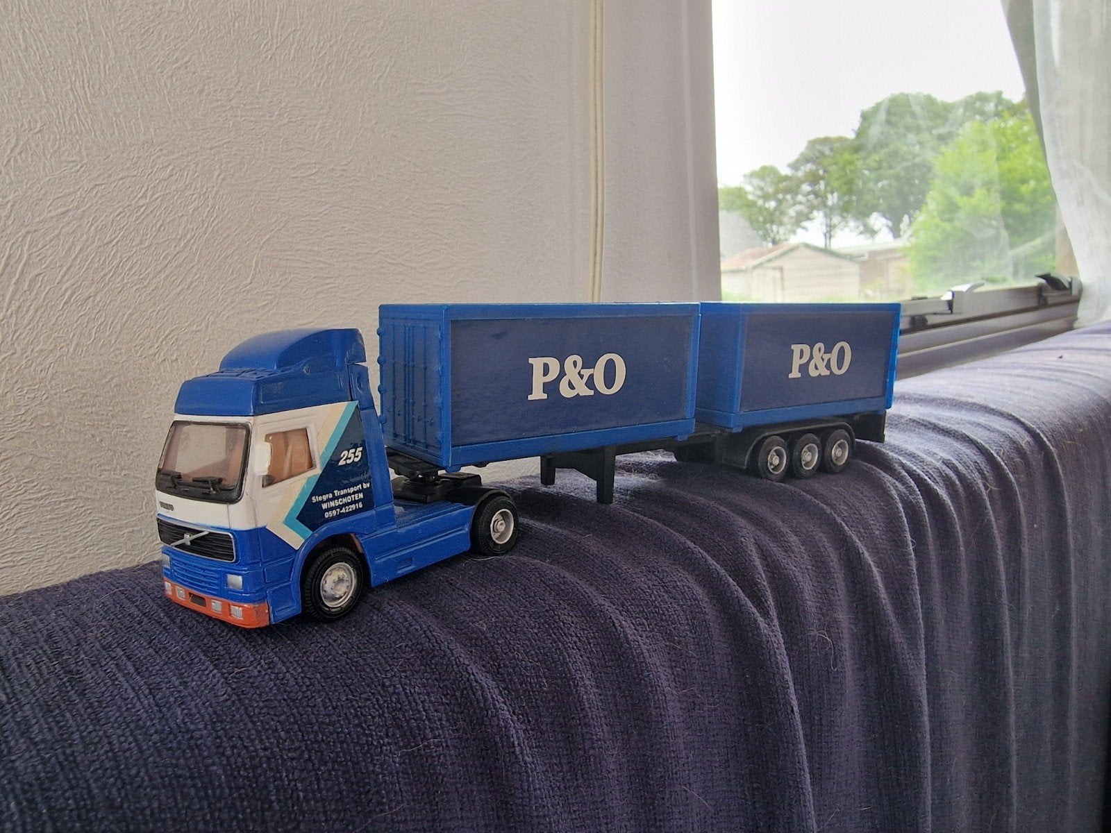 P&O Volvo vrachtwagen met containers - Speelgoedmodel, Kinderen en Baby's, Speelgoed | Speelgoedvoertuigen, Ophalen of Verzenden