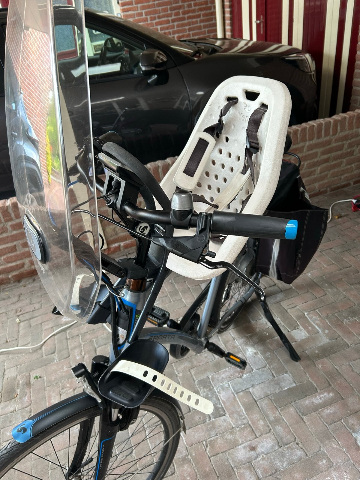 Yepp voorzitje wit met 2 adapters en windscherm, Ophalen, Gebruikt, Voorzitje
