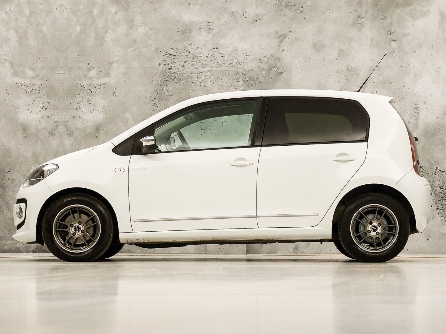 Foto 2 van Volkswagen up! 1.0 high up! (NAVIGATIE, 5 DEURS, GETINT GLAS