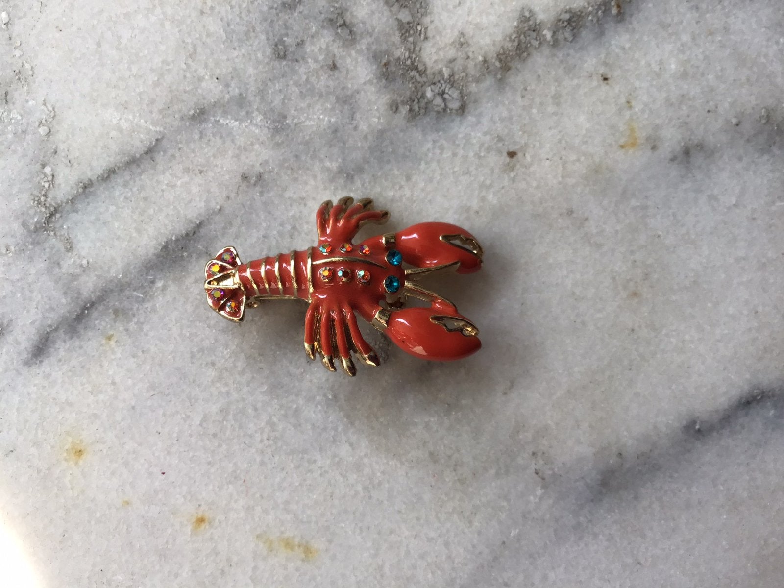 Goudkleurige broche met kreeft en steentjes,kreeft,, Verzenden, Zo goed als nieuw, Goud, Overige materialen
