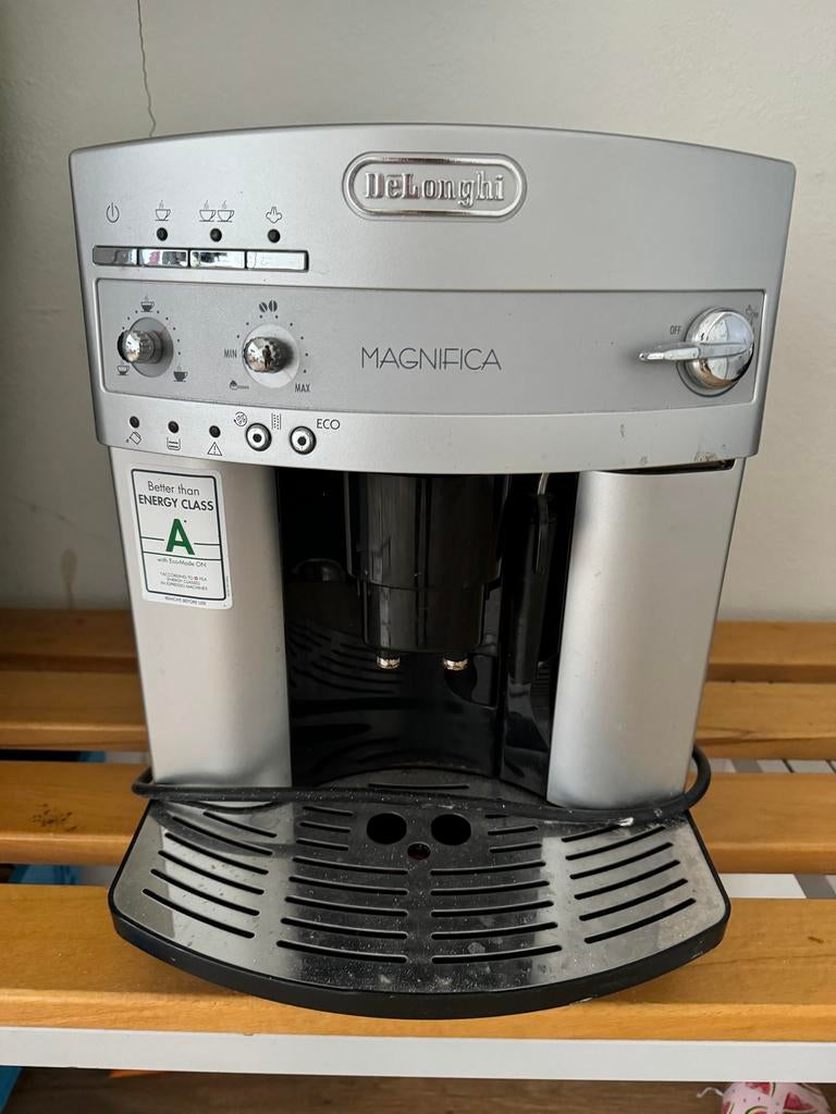 DeLonghi Magnifica Koffiemachine - Moet grondig gereinigd, Ophalen, Gebruikt, Espresso apparaat, Koffiebonen