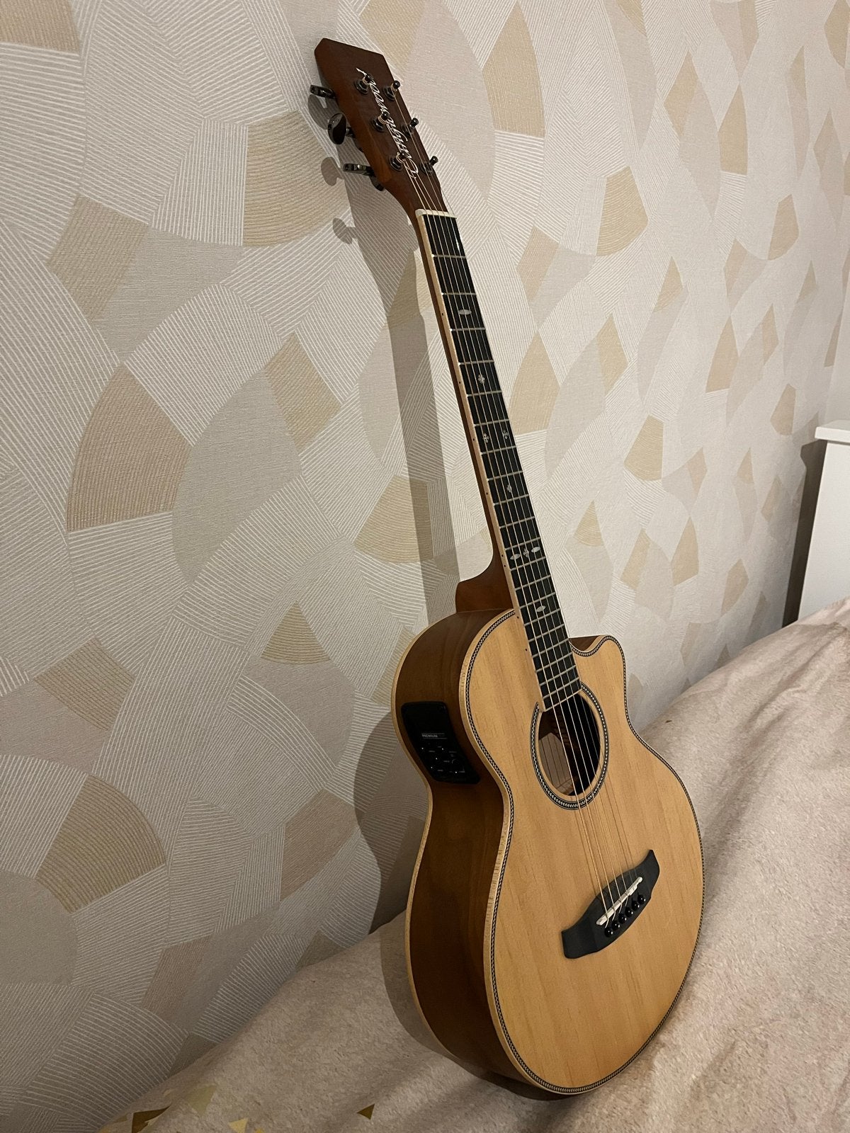 Tanglewood Reunion Pro akoestische gitaar met element, Muziek en Instrumenten, Snaarinstrumenten | Gitaren | Akoestisch, Ophalen