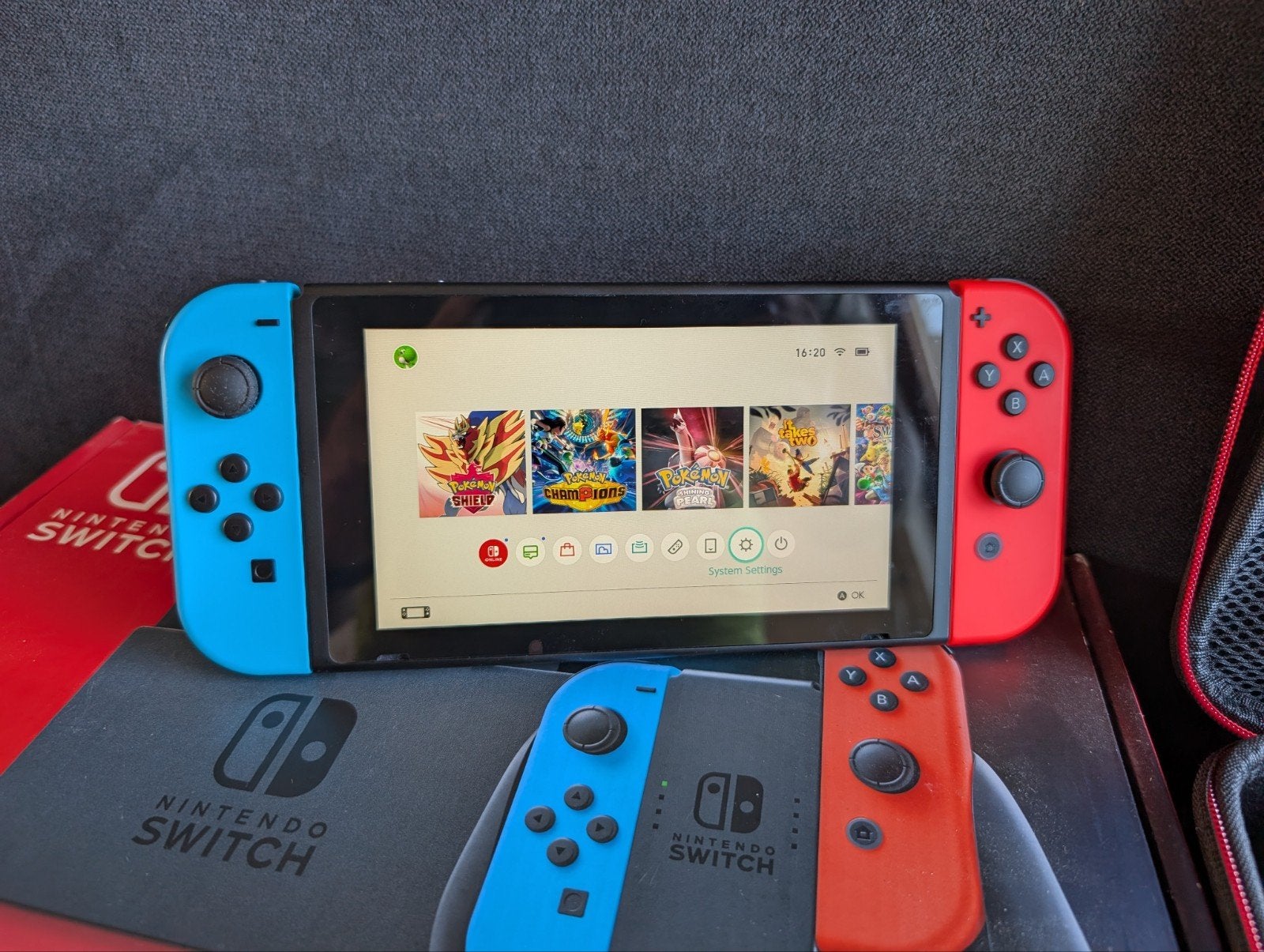 Nintendo Switch met extra's, Ophalen of Verzenden, Met 2 controllers, Switch Original