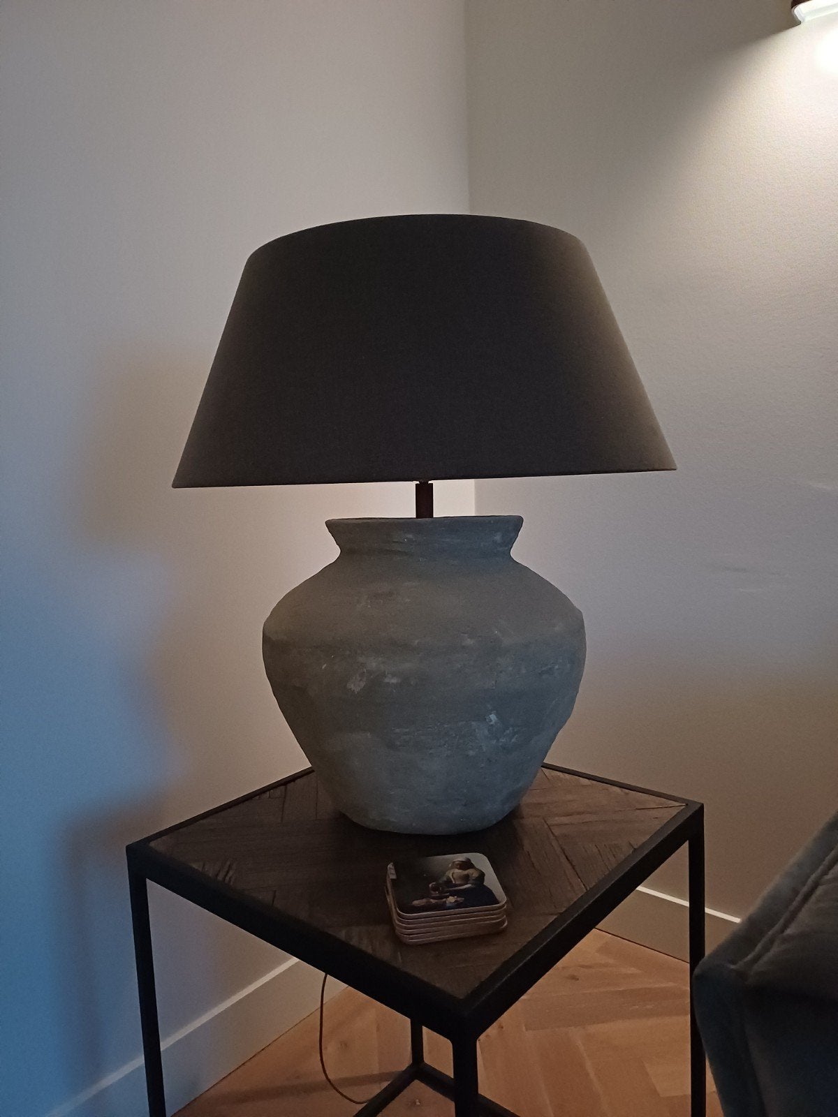 Grote landelijke kruiklamp met kap, Aura Peeperkorn stijl, Huis en Inrichting, Ophalen, Gebruikt, E27 (groot), Met kap
