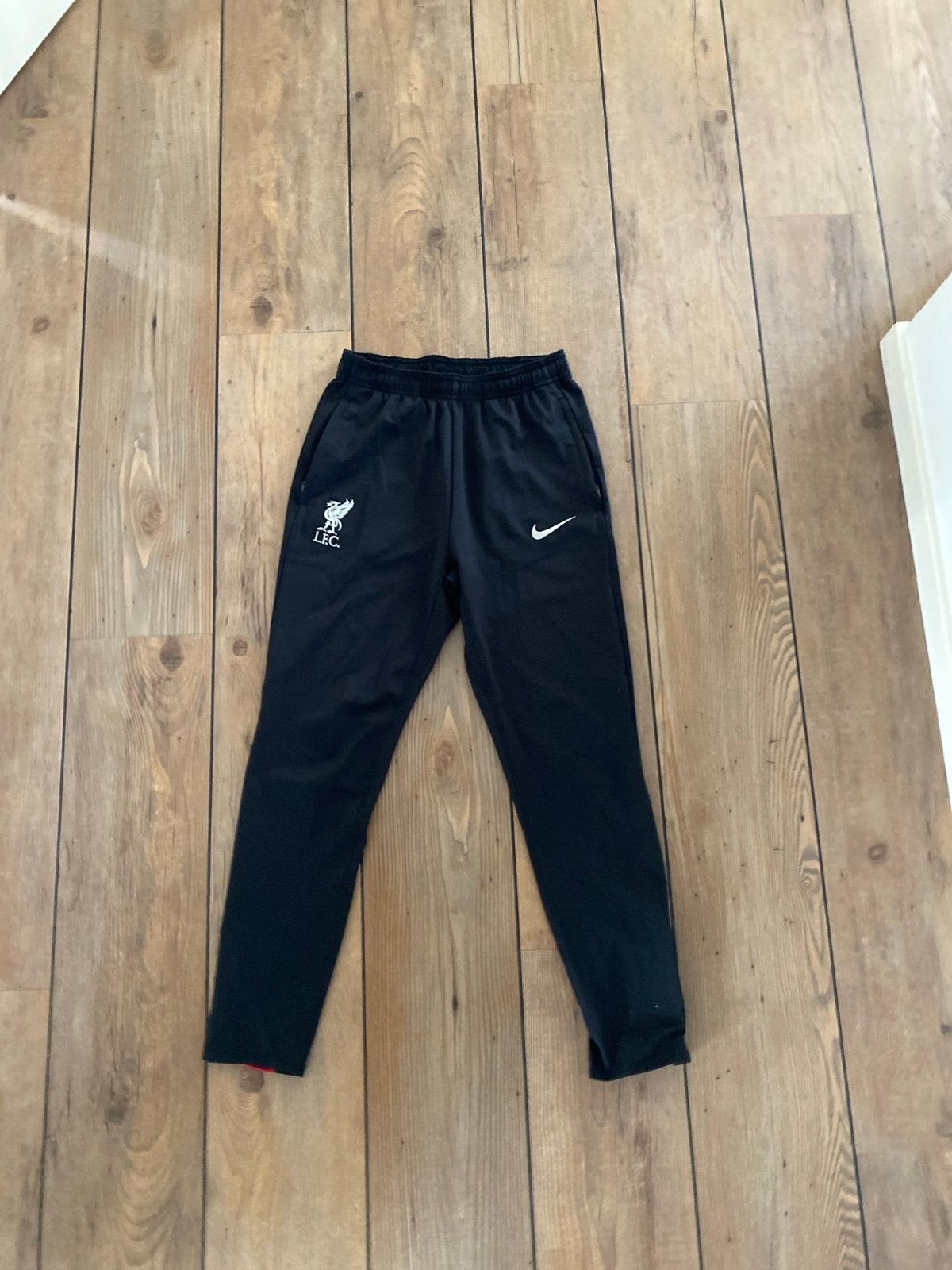 Nike Liverpool FC Trainingsbroek Zwart Maat M, Kleding | Heren, Sportkleding, Ophalen, Maat 48/50 (M), Zwart, Zo goed als nieuw