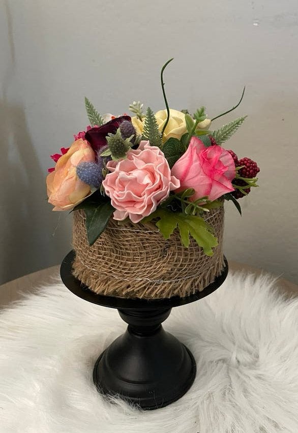 Bloementaartje van kunstbloemen, Ophalen of Verzenden, Zo goed als nieuw