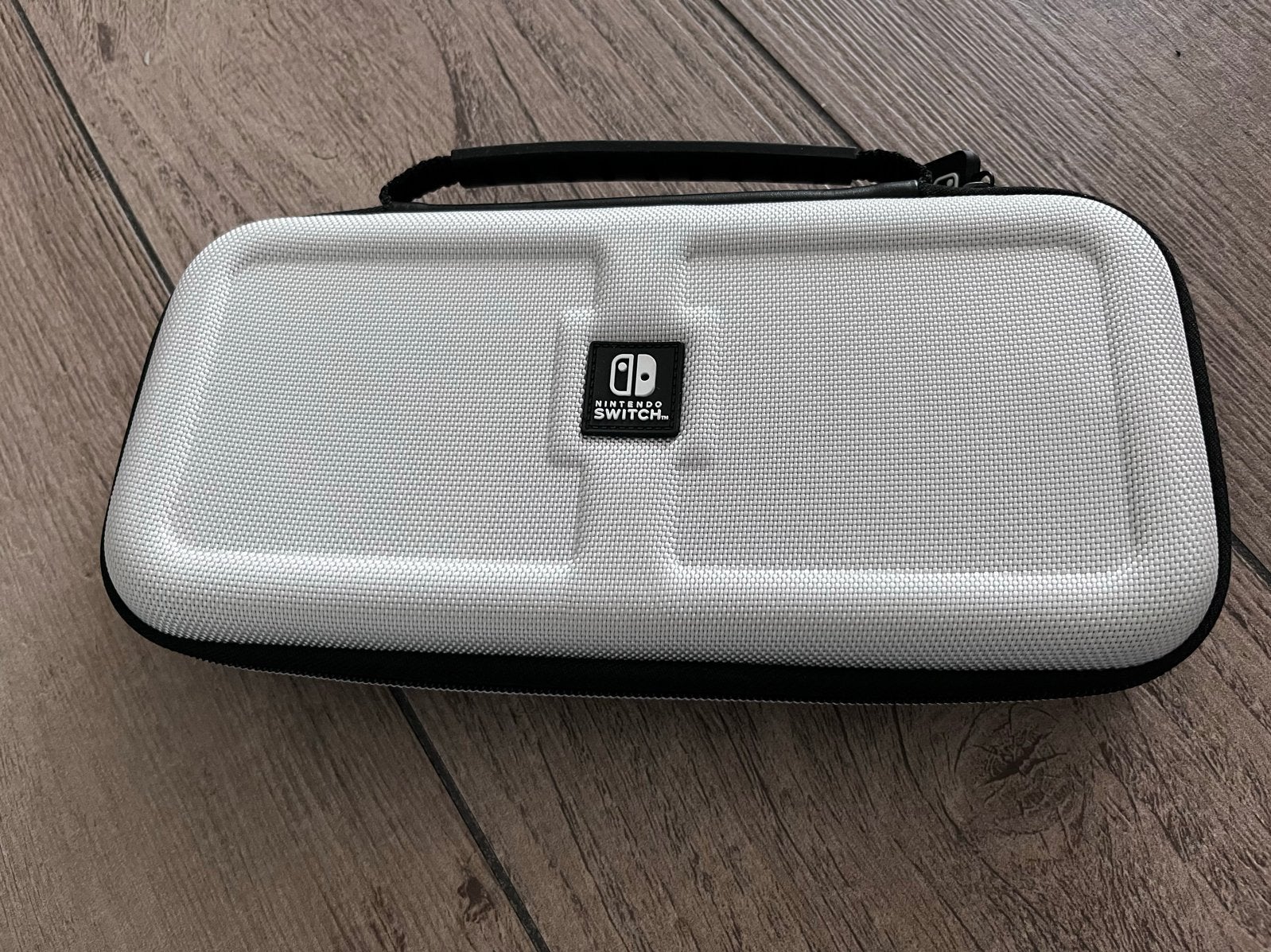 Nintendo Switch Reistas - Wit/Zwart, Spelcomputers en Games, Spelcomputers | Nintendo Consoles | Accessoires, Ophalen of Verzenden