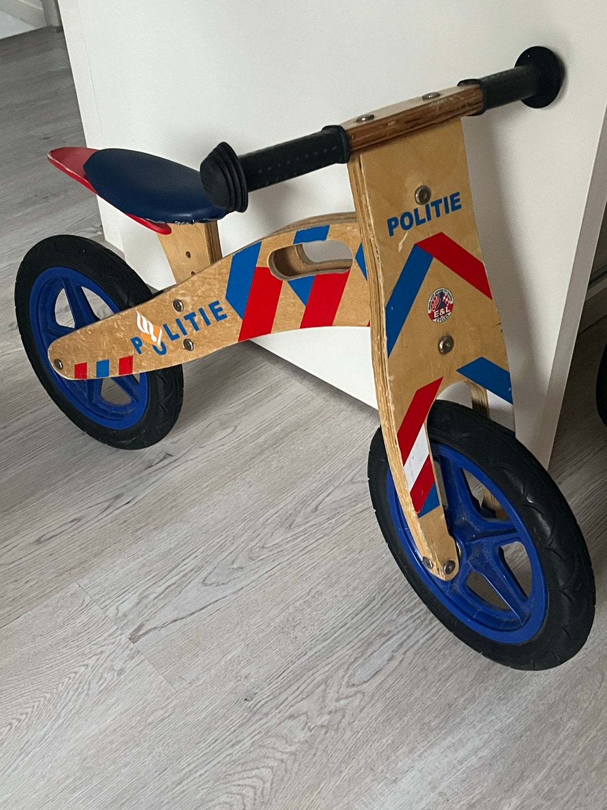 Houten loopfiets met Politie-thema, Ophalen of Verzenden, Gebruikt, Minder dan 16 inch