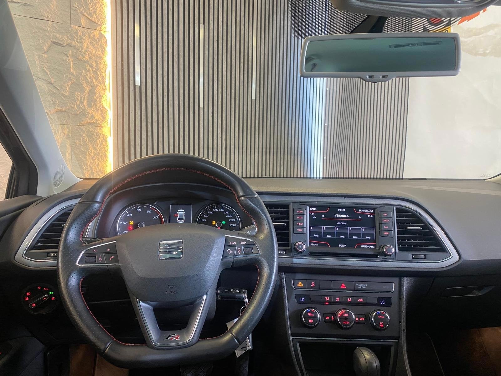Seat Leon ST 1.8 TSI FR Connect |GARANTIE | AUTOMAAT | NAP|, Auto's, 1272 kg, Gebruikt, 4 cilinders, Leon