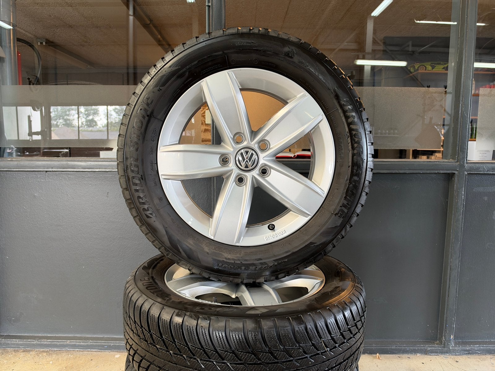Volkswagen T-Roc 16 inch velgen winterbanden 205/60/16, Ophalen, Gebruikt, 16 inch, Banden en Velgen
