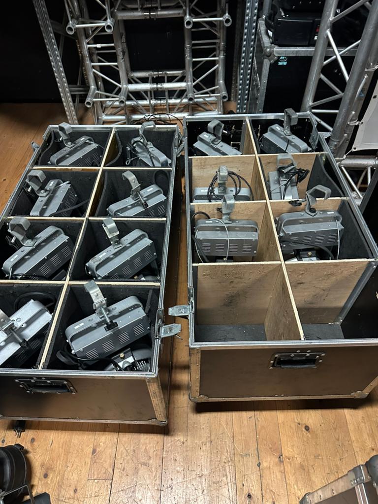 22 stuks studiobeam 150w cdm in case, Ophalen, Gebruikt