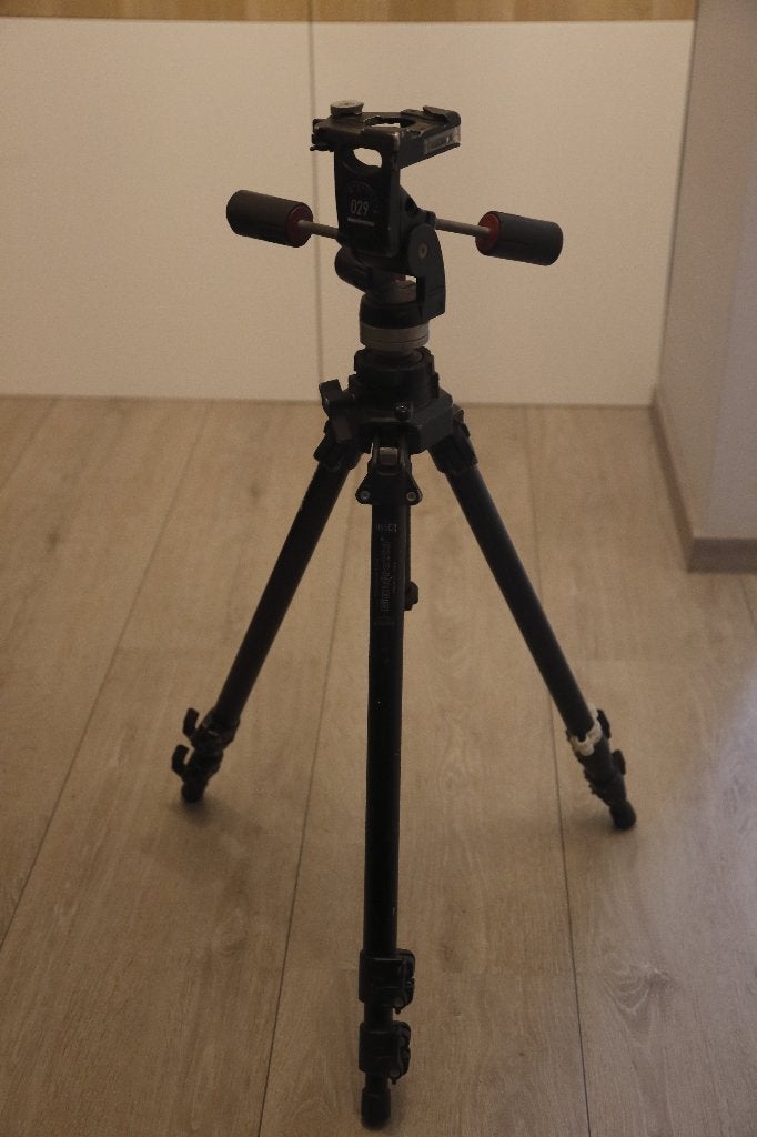 Manfrotto 055CB statief + toebehoren te koop, Ophalen of Verzenden, Gebruikt, 175 cm of meer, Driepoot