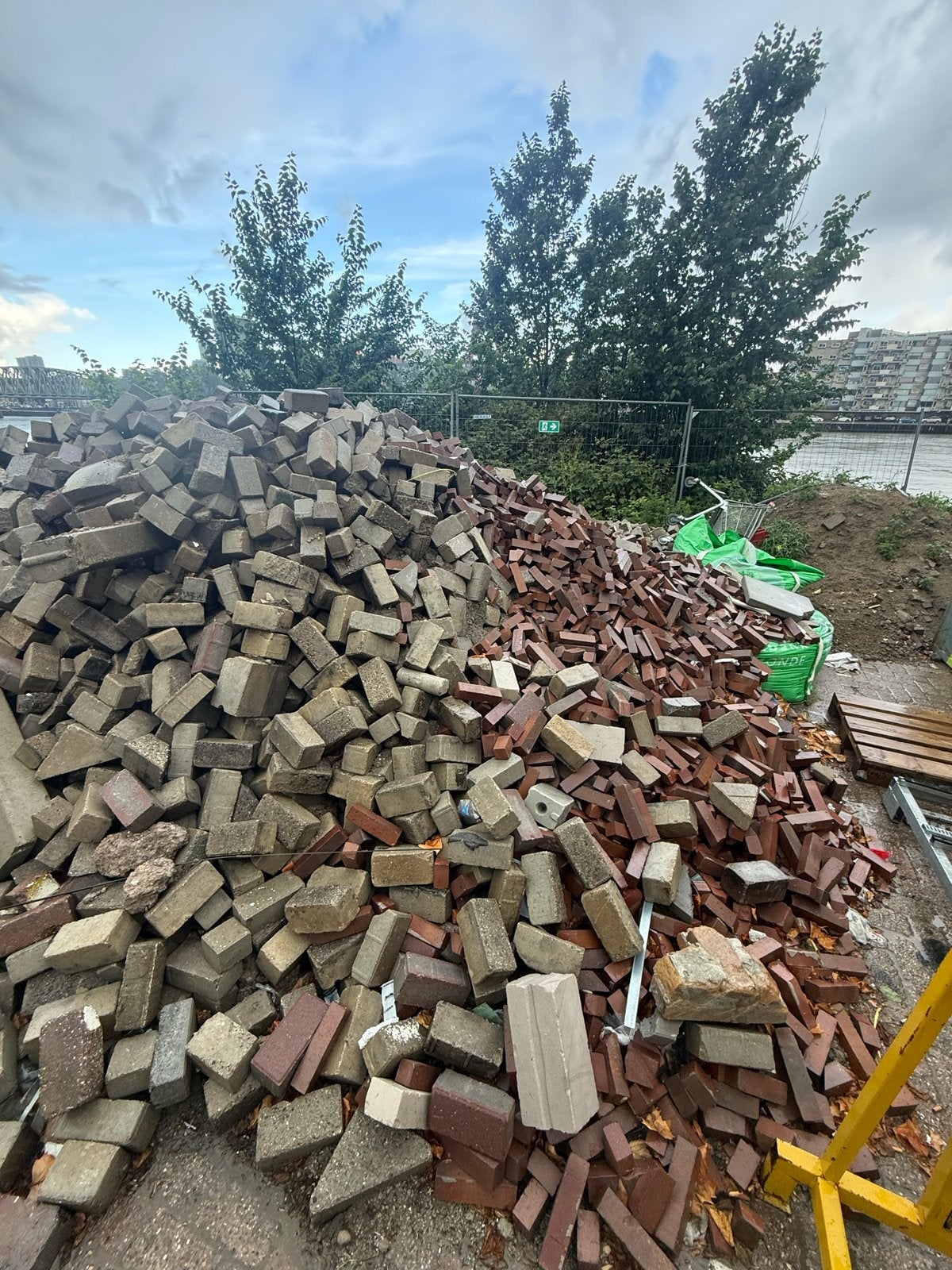 Diverse partij gebruikte bakstenen en betonstenen, Ophalen, Gebruikt, Overige typen