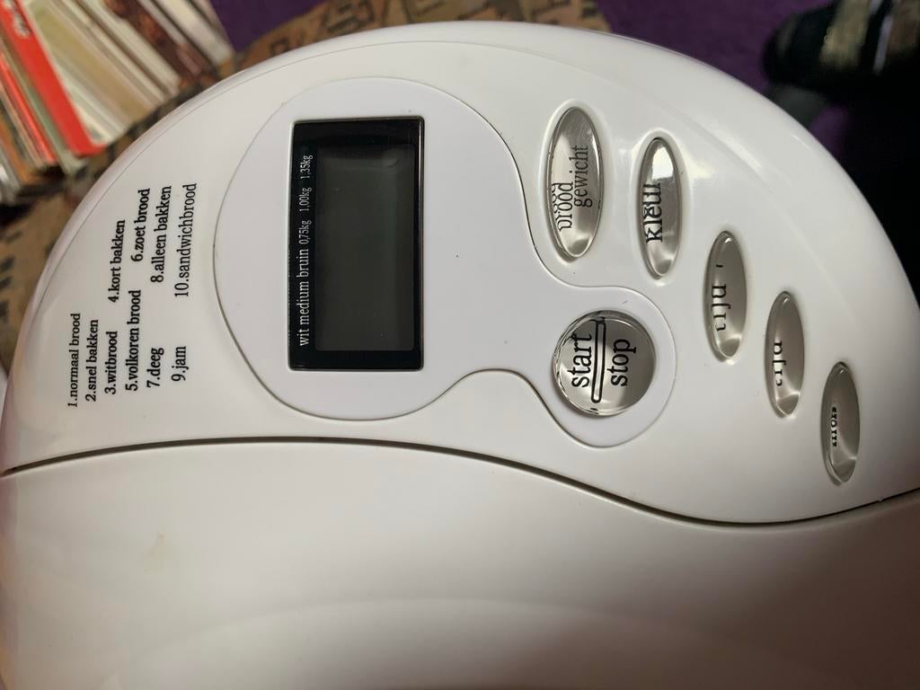 Broodbakmachine met timer en diverse programma's, 1200 tot 1600 gram deeg, Ophalen, Met timer, Gebruikt