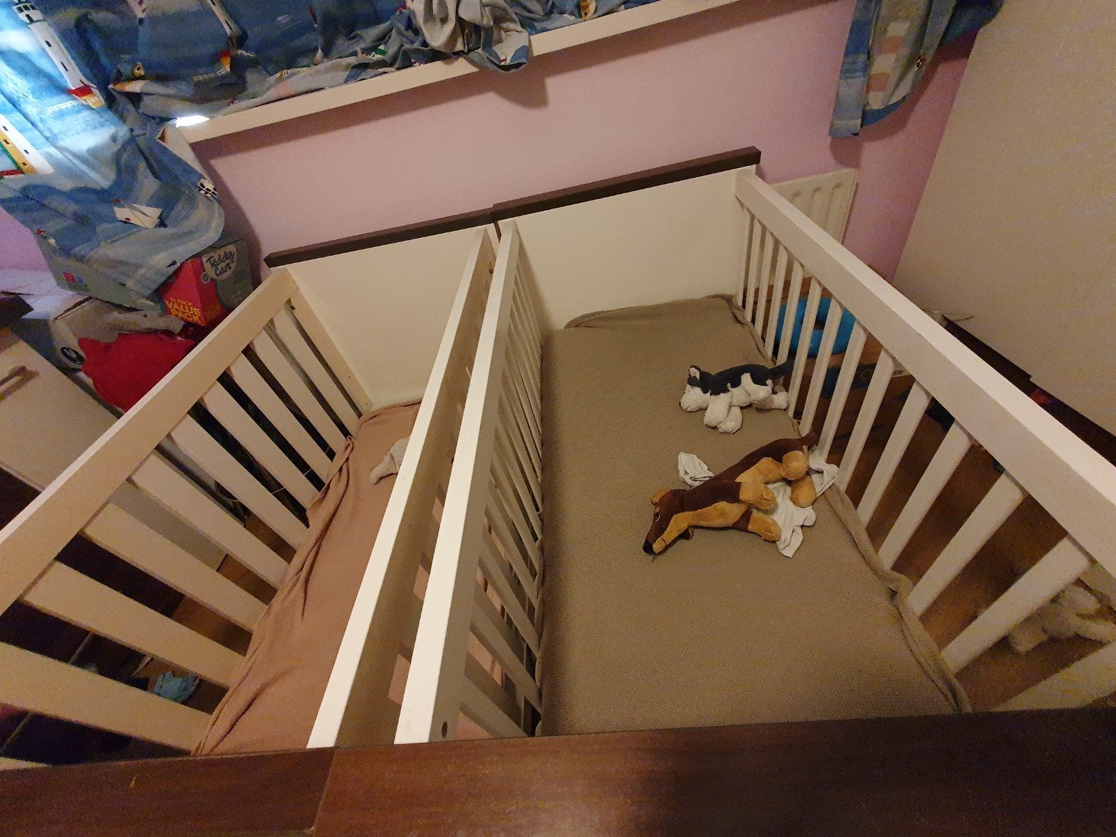Twee babybedjes, 2 kasten, 2 commodes. Mag ook apart weg, Gebruikt, 70 tot 85 cm, 140 tot 160 cm, Ophalen