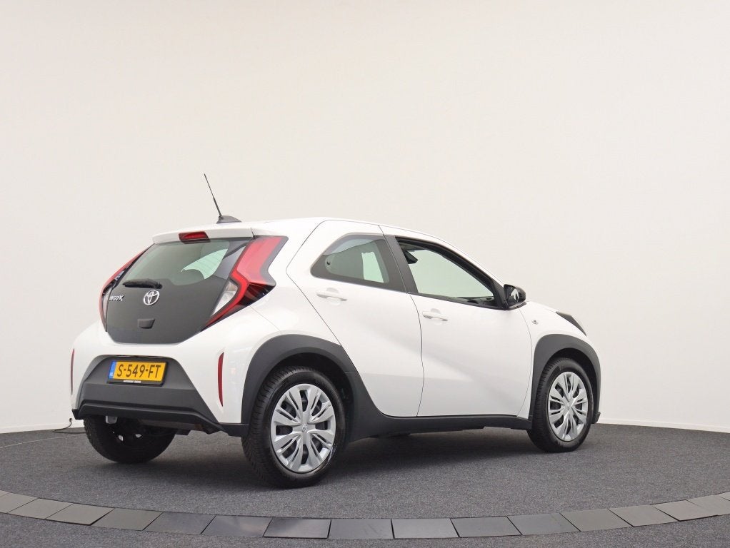 Toyota Aygo X 1.0 VVT-i MT Play | Carplay | All-seasons, Auto's, Toyota, Stof, Gebruikt, 920 kg, 4 stoelen