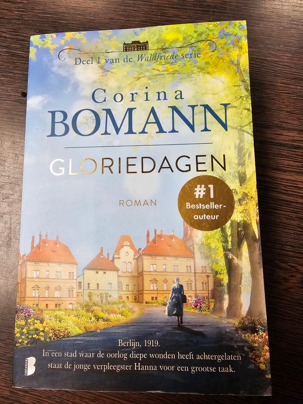 Gloriedagen - Corina Bomann (Deel 1 WaldFriede-serie), Boeken, Ophalen of Verzenden, Zo goed als nieuw, Corina Bomann, Europa overig