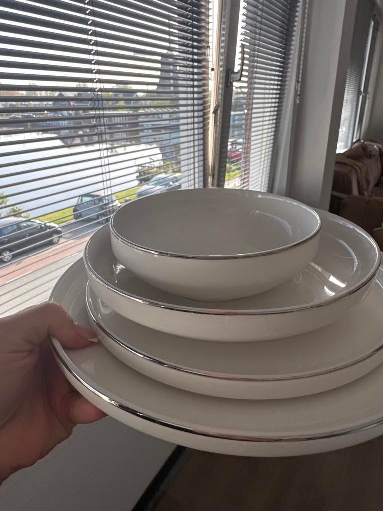 Wit servies met zilveren rand, Ophalen, Overige materialen, Gebruikt, Effen