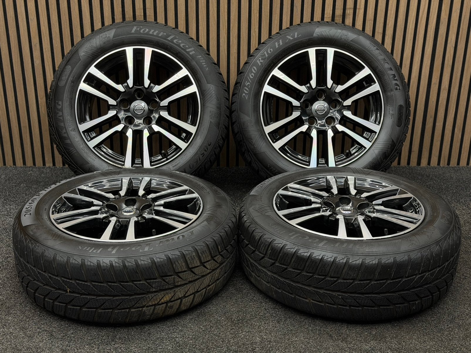 Originele 16 inch Volvo V40 Cross Country 5x108 All Season, Ophalen, 16 inch, ., Banden en Velgen