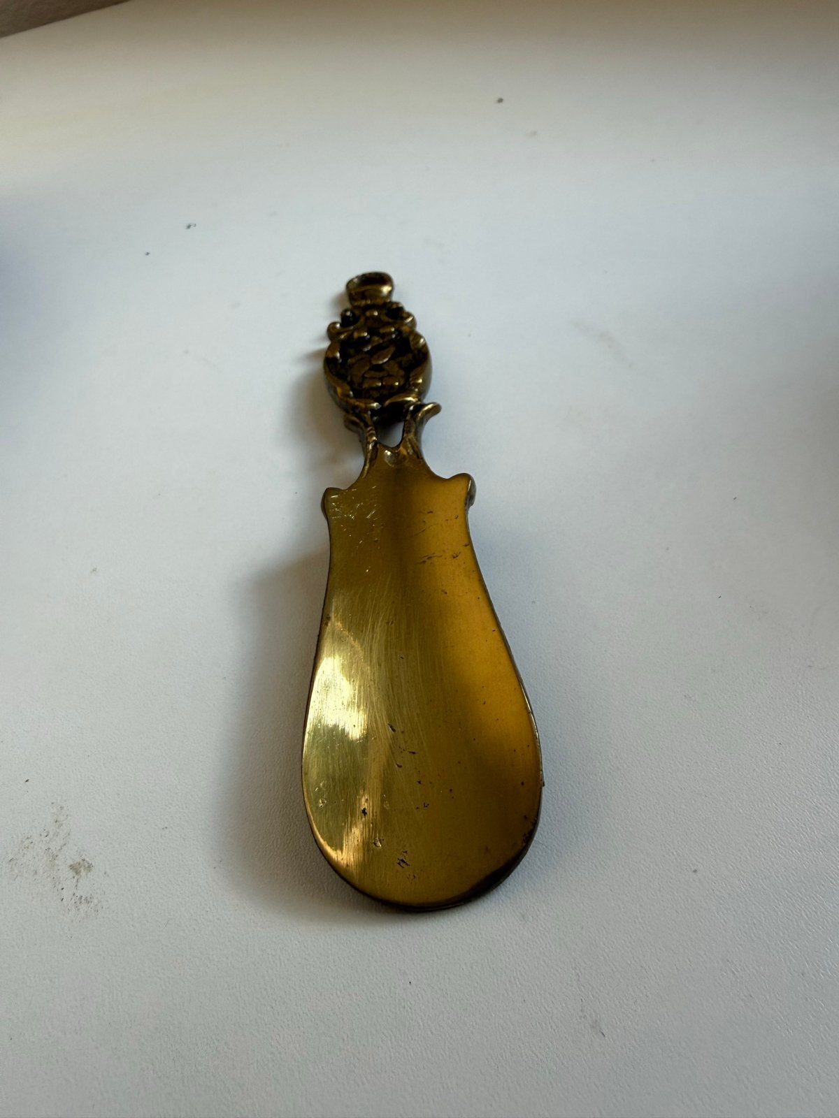 Vintage koperen schoenlepel met reliëf, Ophalen of Verzenden