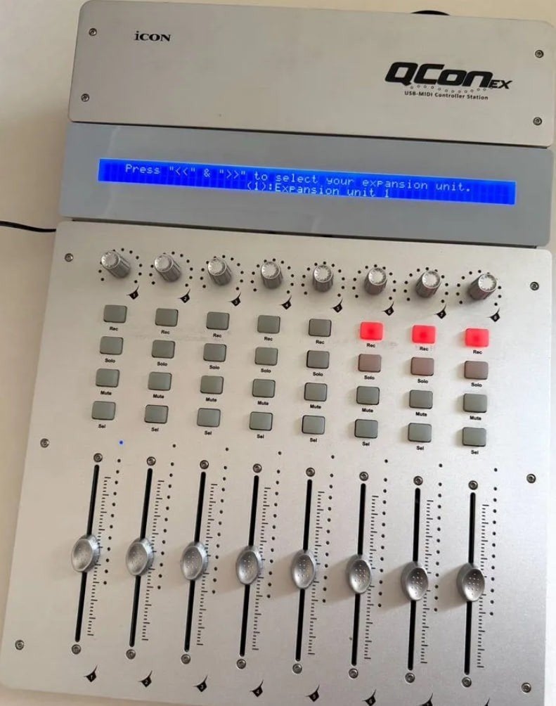 Icon QCon EX uitbreiding 8 gemotoriseerde faders, Muziek en Instrumenten, Midi-apparatuur, Ophalen of Verzenden, Zo goed als nieuw